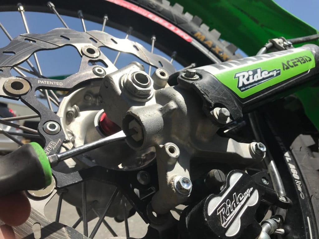 How to Quickly Adjust the Suspension on a Dirt Bike (and Stiffen the Front  Forks)